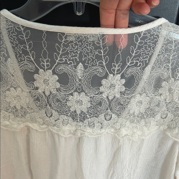 American Eagle Womens Cream Lace Blouse Bell Sleeves Lace Cuffs Boho Fairy Femme - Picture 8 of 16